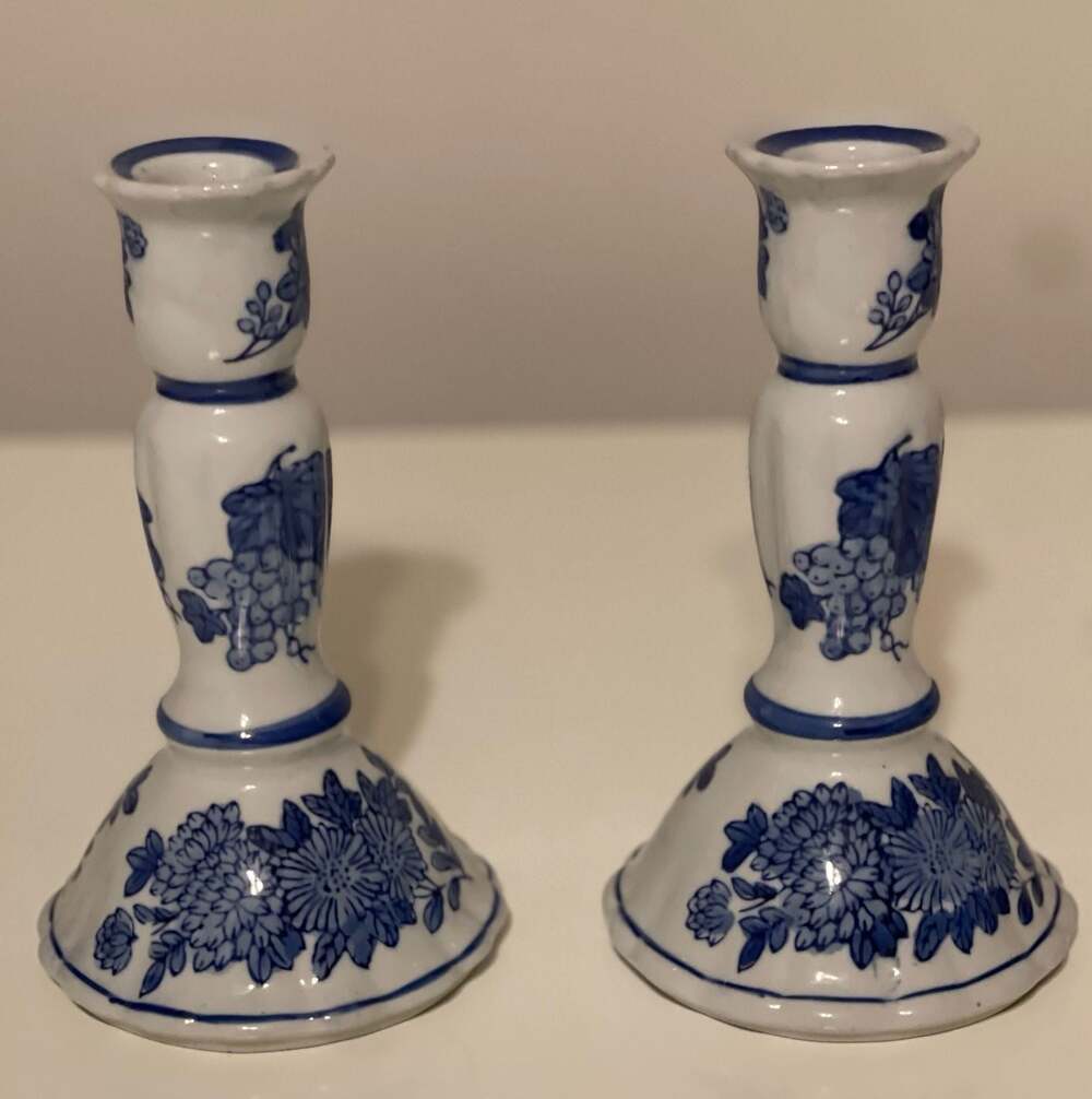 VTG Blue, White Porcelain Candlesticks Scallop French Country‎ Floral,Grapes